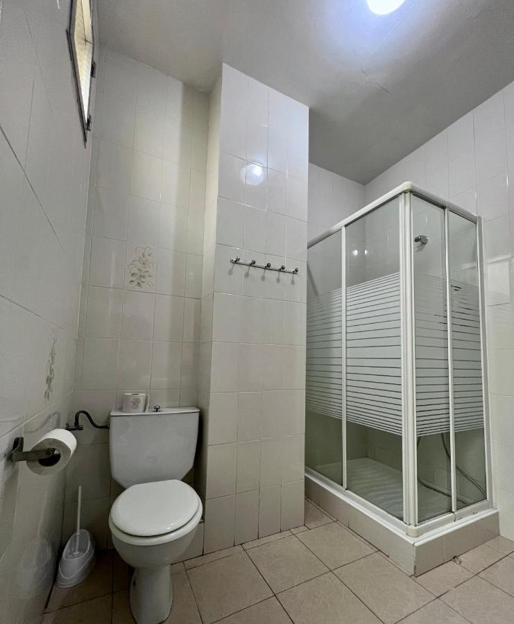 Hostal Conde De Alba มาดริด ภายนอก รูปภาพ